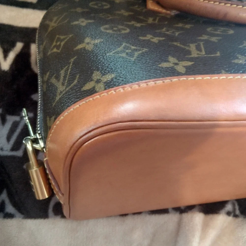 TAKING OFFERS! Louis Vuitton vintage Alma tote😍 Immaculent condition!! As SHOWN - Picture 6 of 12